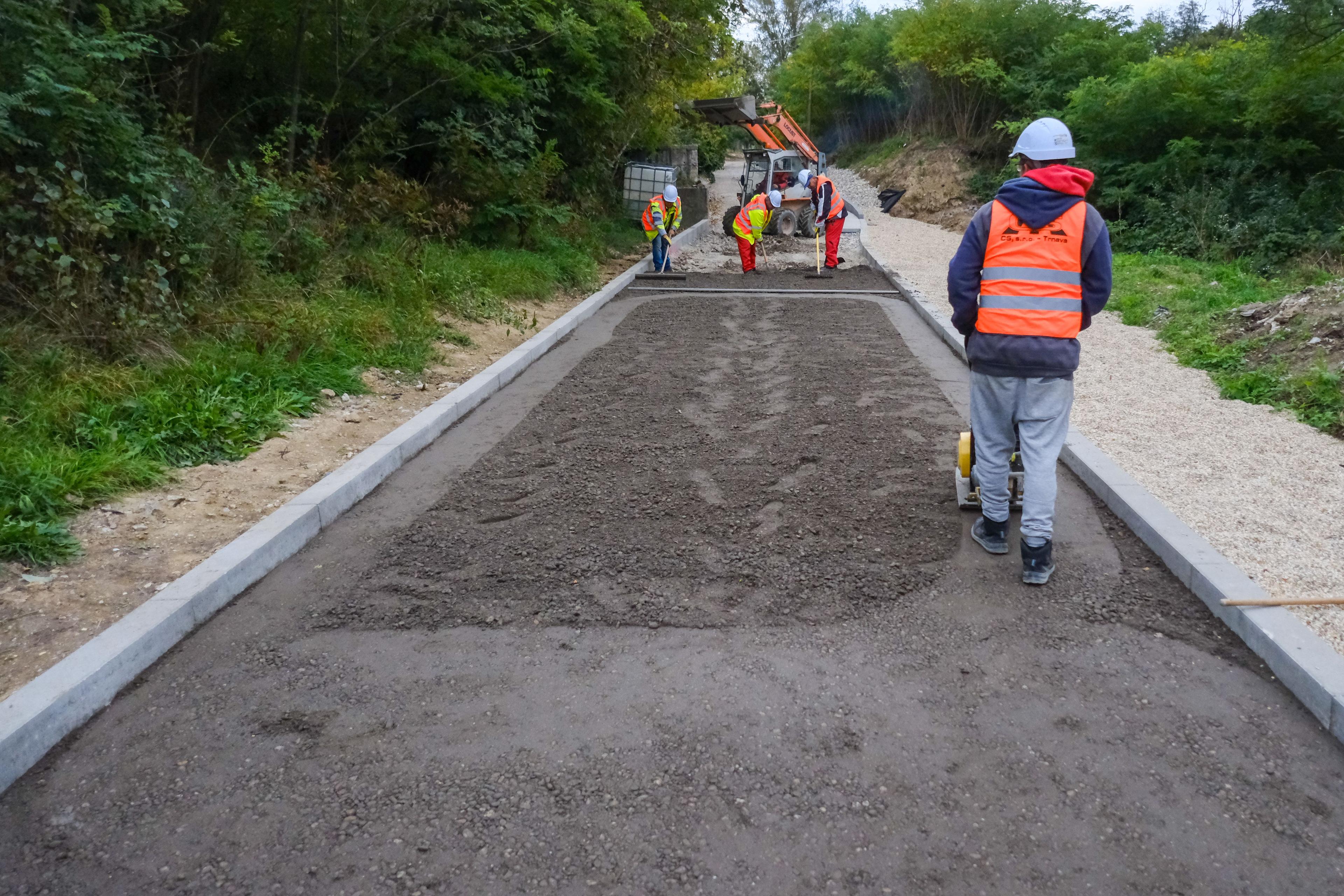 Jednou z plánovaných cyklotrás v Bratislave je R12 Lamačská radiála – ul. Zidiny, Ostružinový chodník